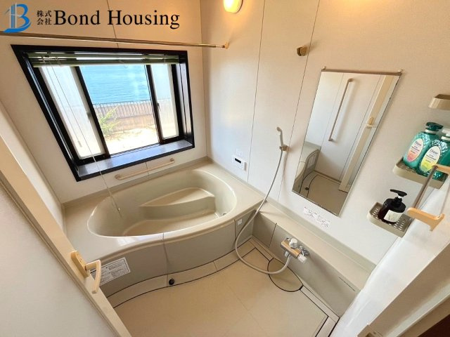 物件より海一望　大久保町江井島　中古戸建の浴室