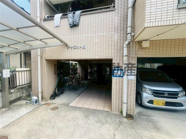 キャロット柏の駐車場|駐車場があるので、車を買う予定の方も安心です