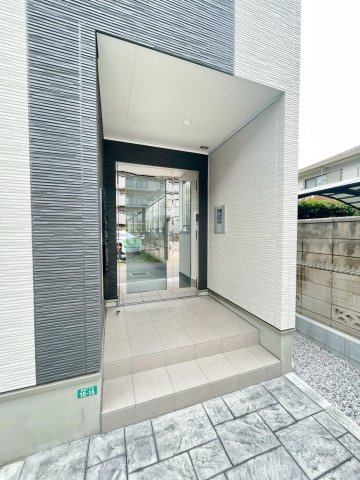 コイトハイツ　旧）新堀2丁目マンションのエントランス