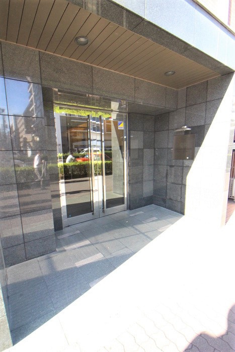 グロースメゾン亀戸のエントランス