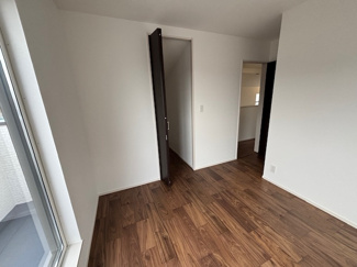 【洋室】 | 神戸市垂水区神陵台5丁目　新築戸建1号棟　仲介手数料無料！ | 落ち着いた色調の洋室です