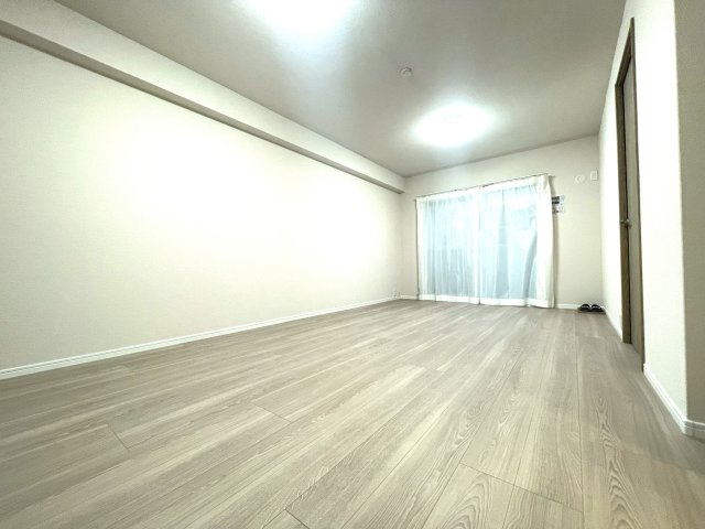 ロワールマンション・アール板付壱番館の洋室|仕切りで仕切られているのでリビングを広く使うこともできます☆