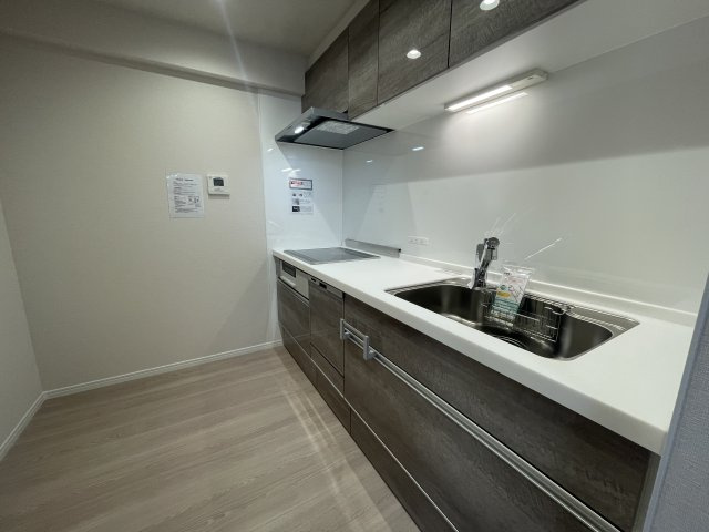 ロワールマンション・アール板付壱番館のキッチン|キッチンも幅が広いので家事しやすいですよ☆