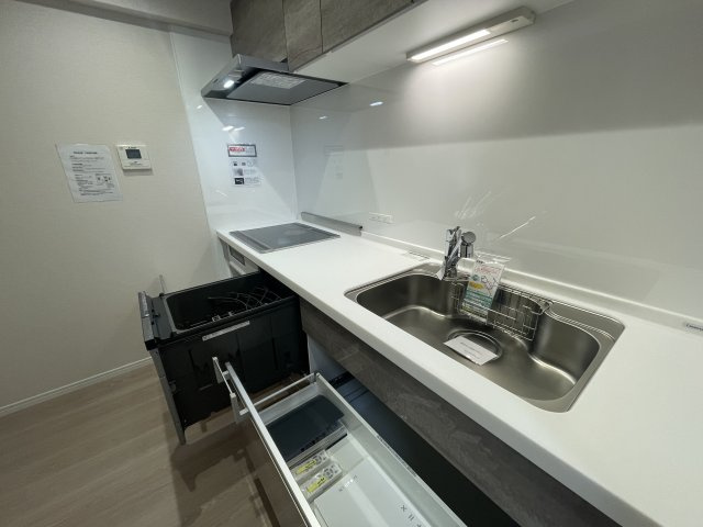 ロワールマンション・アール板付壱番館のキッチン|キッチンにもたくさん収納があり収納場所には困りません☆