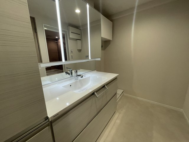 ロワールマンション・アール板付壱番館の独立洗面台|三面鏡は忙しい朝の味方です☆