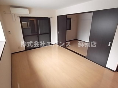 【洋室】 | エミネンスパティオ | コンパクトで使いやすい洋室です