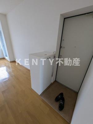 【玄関】 | Ｓｔｅｌｌａ池上 | 収納もある玄関です