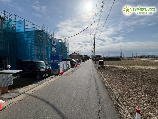 鴻巣市登戸　第2　新築一戸建て　リーブルガーデン　01の前面道路含む現地写真
