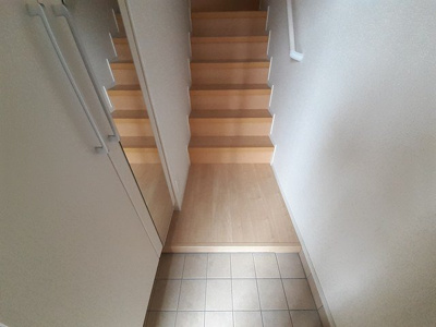 【玄関】 | エスペランサ中仁野Ⅲ | 落ち着いた玄関です