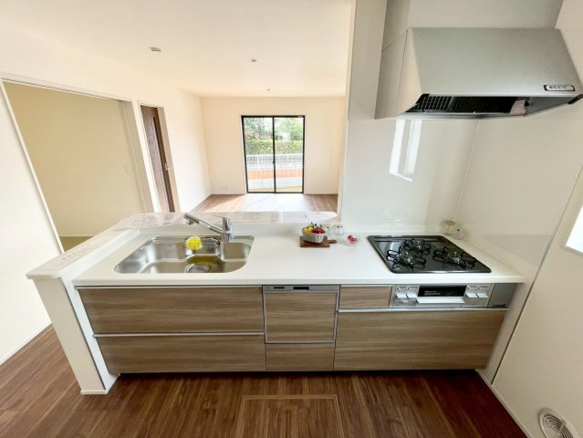 長野桐原第２のキッチン|家族の会話が弾む開放的なカウンターキッチンです♪