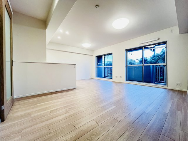 南港はなのまち住宅35号棟の居間・リビング