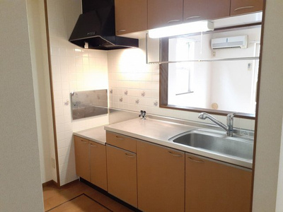 【キッチン】 | エメラルド雅 | コンパクトなキッチンで掃除もラクラク