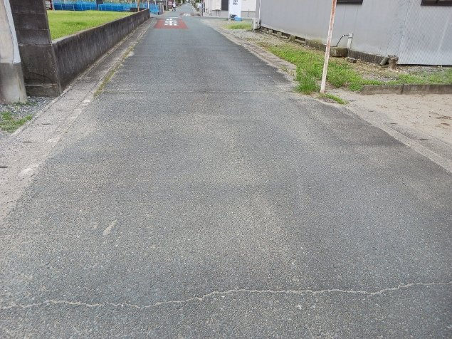 【前面道路含む現地写真】