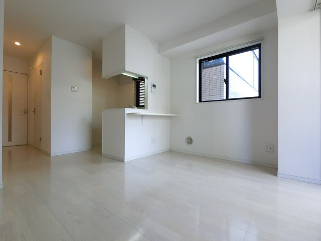 トレド新宿の居間・リビング