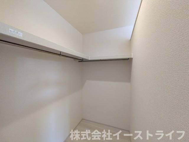【新築戸建】　いわき市平下平窪2期　全5棟　長期優良住宅の収納|1号棟写真　ウォークインクローゼット完備！季節ごとの洋服の入れ替えがいりません。スーツケースなど大きなものも収納できます！
