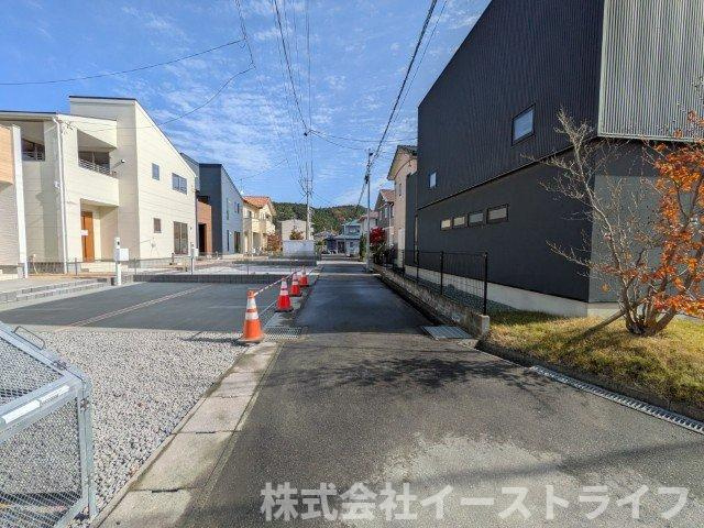 【新築戸建】　いわき市平下平窪2期　全5棟　長期優良住宅の前面道路含む現地写真|南側4.0ｍ公道