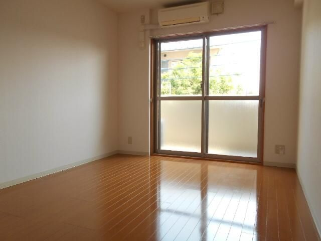 グリーンバーズテラスの居間・リビング