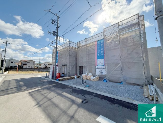 岩出市曽屋　第8期　新築一戸建ての前面道路含む現地写真|周辺は落ち着いた街並みの住宅地！子育てがしやすい住環境です！まだ未完成ですが、現地でしかわからない事もございます。是非一度ご覧ください。