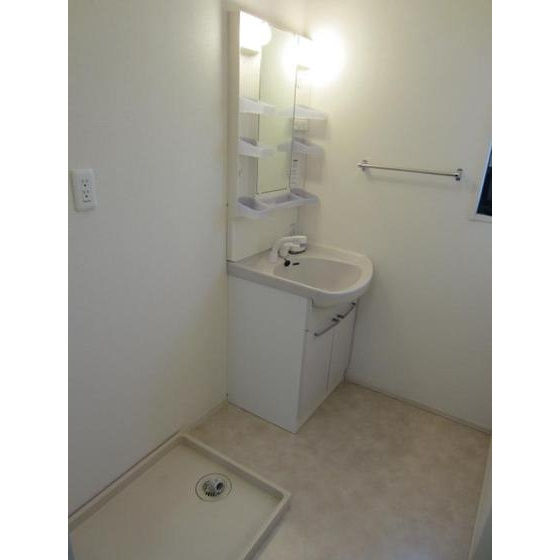 メゾンリブェールの洗面所