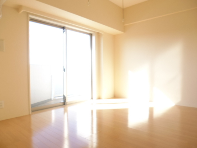 プレール・ドゥーク赤羽の居間・リビング|フローリングのお部屋です☆