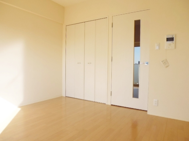 プレール・ドゥーク赤羽の寝室|広々8.2帖のリビングです。