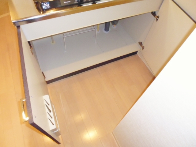 プレール・ドゥーク赤羽のキッチン|キッチン下段の収納もシッカリあります！