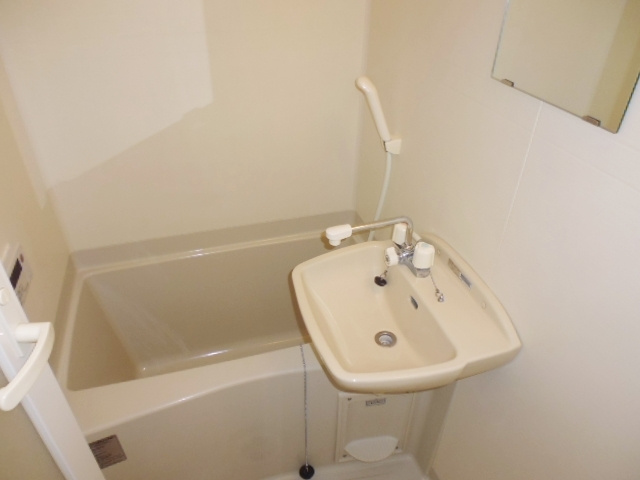 プレール・ドゥーク赤羽の浴室|洗面台付きのバスルーム！