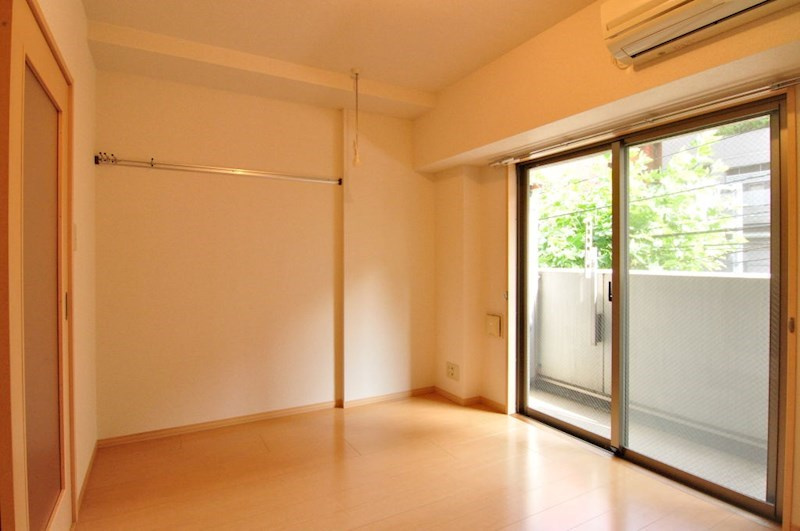 ＦＲＥＵＤＥ ＡＳＡＫＵＳＡの洋室