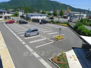 広島市安佐北区可部１丁目のアパートの駐車場