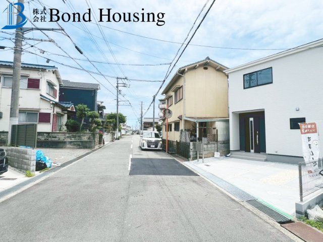 「並列2台可能」「長期優良住宅」西岡22期 限定1棟の前面道路含む現地写真