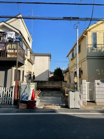 練馬区豊玉中２丁目・新築戸建の前面道路含む現地写真|2026年5月上旬建物完成予定、5/16以降内覧開始予定です♪