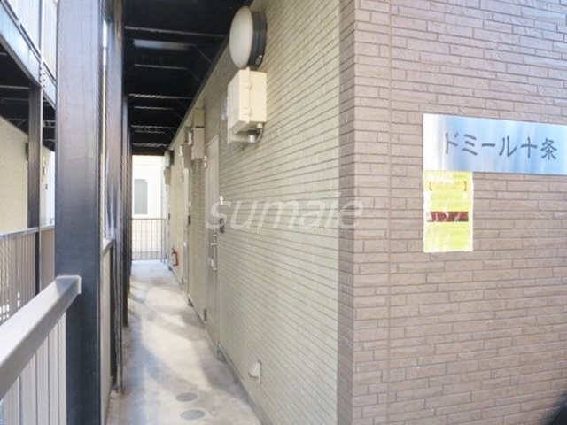 ドミール十条のロビー|1階通路です☆