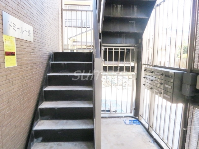 ドミール十条のその他共用部分|こちらが階段です☆