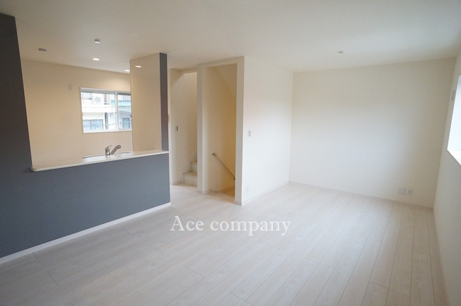 【居間・リビング】 | 東大阪市若江南町1丁目 | 【LDK：ゆったり17帖】