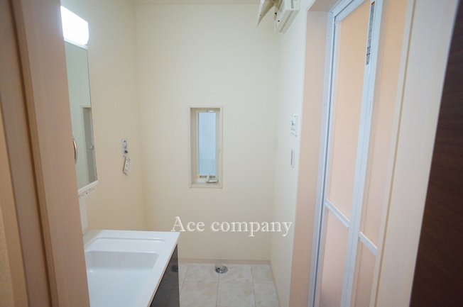 【ランドリースペース】 | 東大阪市若江南町1丁目 | 洗面室に床下収納付きです♪