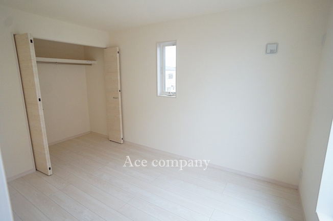 【寝室】 | 東大阪市若江南町1丁目 | 【3階：洋室6帖】クローゼット完備です♪