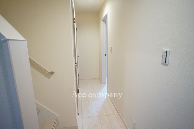 【内装】 | 東大阪市若江南町1丁目 | 1階、廊下に床下収納あります♪