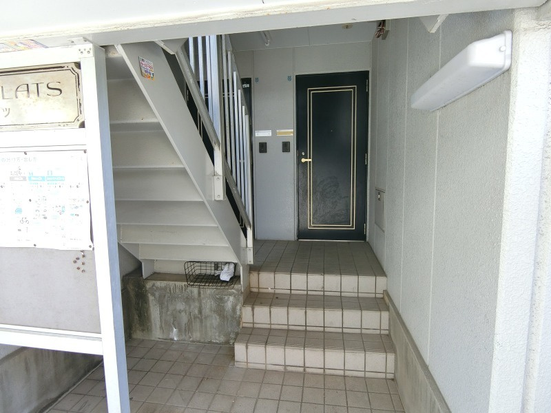 三笠フラッツのエントランス