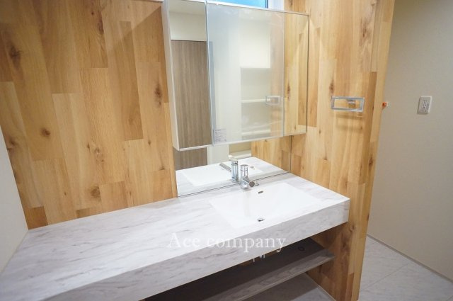 【独立洗面台】 | 東大阪市大蓮東1丁目　【1号棟/全2棟】 | 広いカウンターの洗面台です♪洗面室に床下収納付きです♪