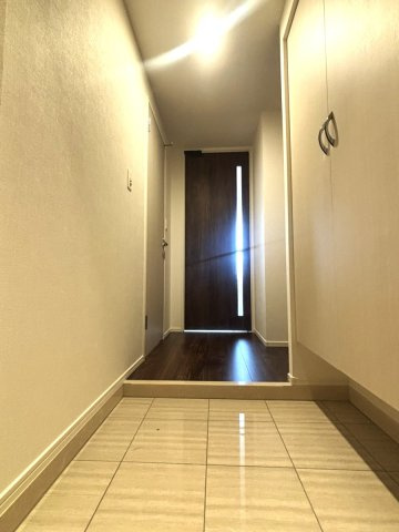 エンクレストベイサイド通りの玄関|下足入付きなので玄関を綺麗に保てます☆