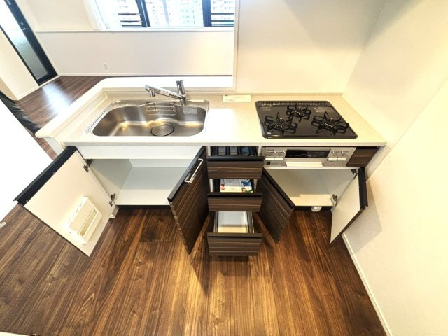 エンクレストベイサイド通りのキッチン|キッチンにも収納があるのでとても便利です☆