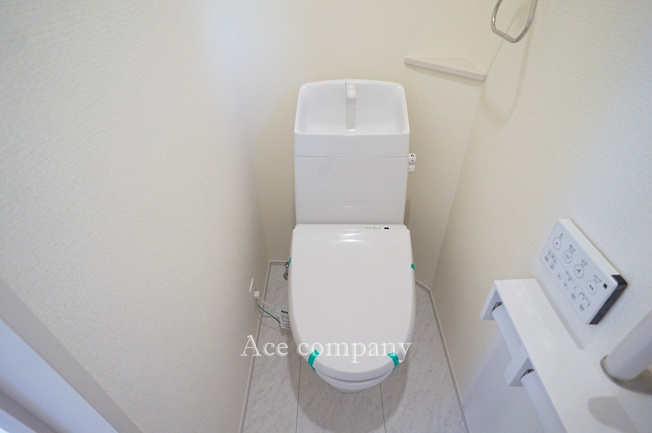 【トイレ】 | 東大阪市大蓮東1丁目　【2号棟/全2棟】 | トイレは1階と2階の2ヶ所に完備♪ともに同仕様のシャワートイレです☆