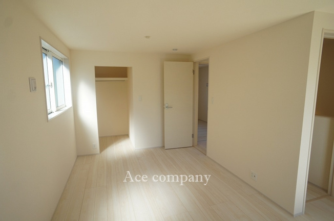 【寝室】 | 東大阪市大蓮東1丁目　【2号棟/全2棟】 | 【3階：洋室4.5帖＋5.5帖（※現況2ドア1ルーム）】「洋室4.5帖」内にウォークインクローク完備です♪