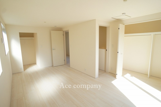 【寝室】 | 東大阪市大蓮東1丁目　【2号棟/全2棟】 | 【3階：洋室4.5帖＋5.5帖（※現況2ドア1ルーム）】「洋室5.5帖」内に大容量のクローゼット完備です！