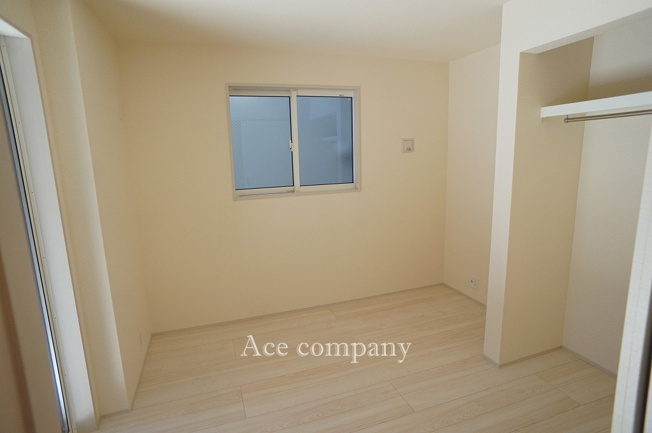 【子供部屋】 | 東大阪市大蓮東1丁目　【2号棟/全2棟】 | 【1階：洋室4.75帖】オープンクローゼット完備です♪