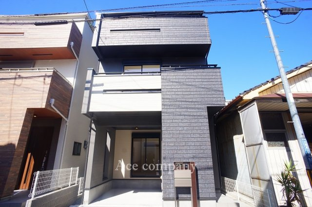 【外観】 | 東大阪市大蓮東1丁目　【2号棟/全2棟】 | 【玄関キー：リクシル「カザスプラス☆」】カラーTVモニターホン、親機を2台（2F・3F）完備です☆