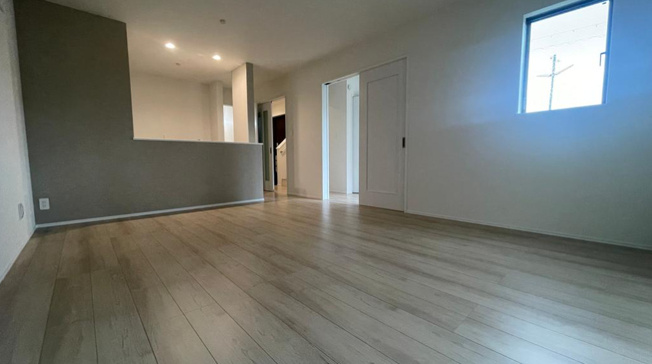 【居間・リビング】 | 八尾市長池町2丁目　【C号棟/全5棟】 | 【LDK：約15帖】