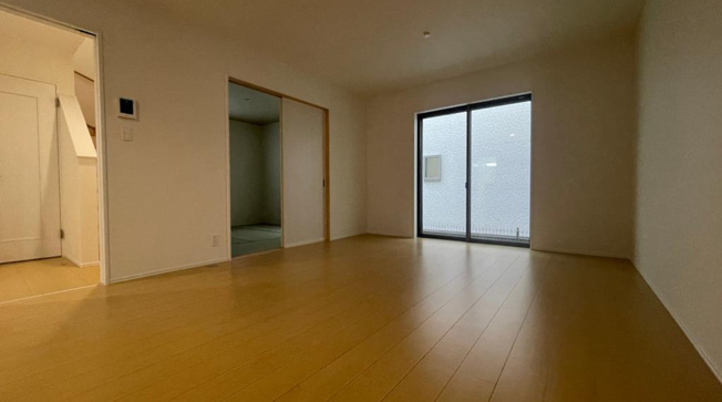 【居間・リビング】 | 八尾市長池町2丁目　【C号棟/全5棟】 | 【LDK：約15帖】