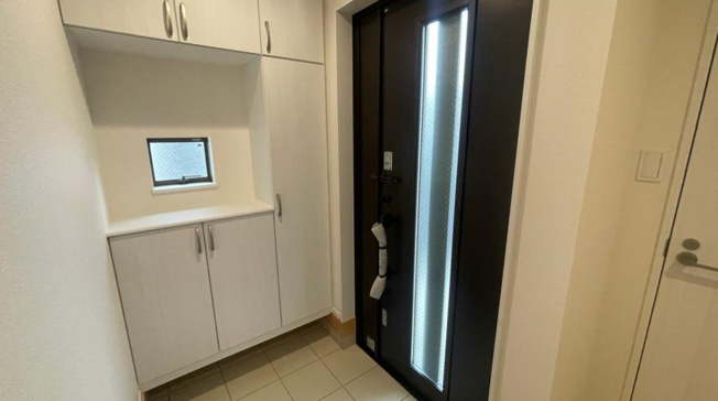 【玄関】 | 八尾市長池町2丁目　【D号棟/全5棟】 | 玄関断熱ドア☆TVモニターホン完備☆シューズボックス付きです♪