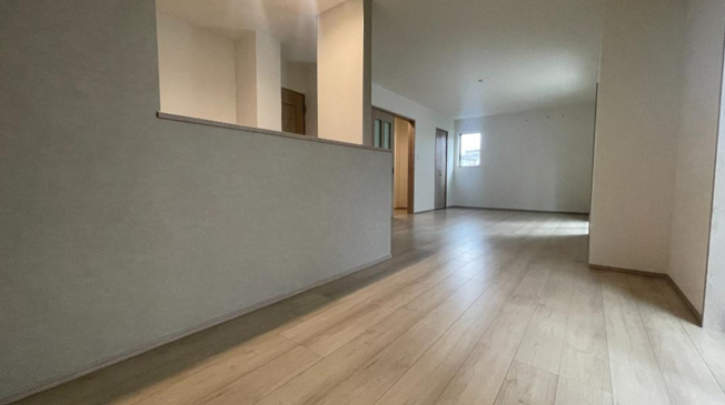 【居間・リビング】 | 八尾市長池町2丁目　【D号棟/全5棟】 | 【LDK：ゆったり約18.62帖】